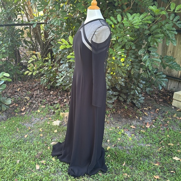 Armani Collezioni silk blend gown, illusion neckline, size 10 - Picture 3 of 7